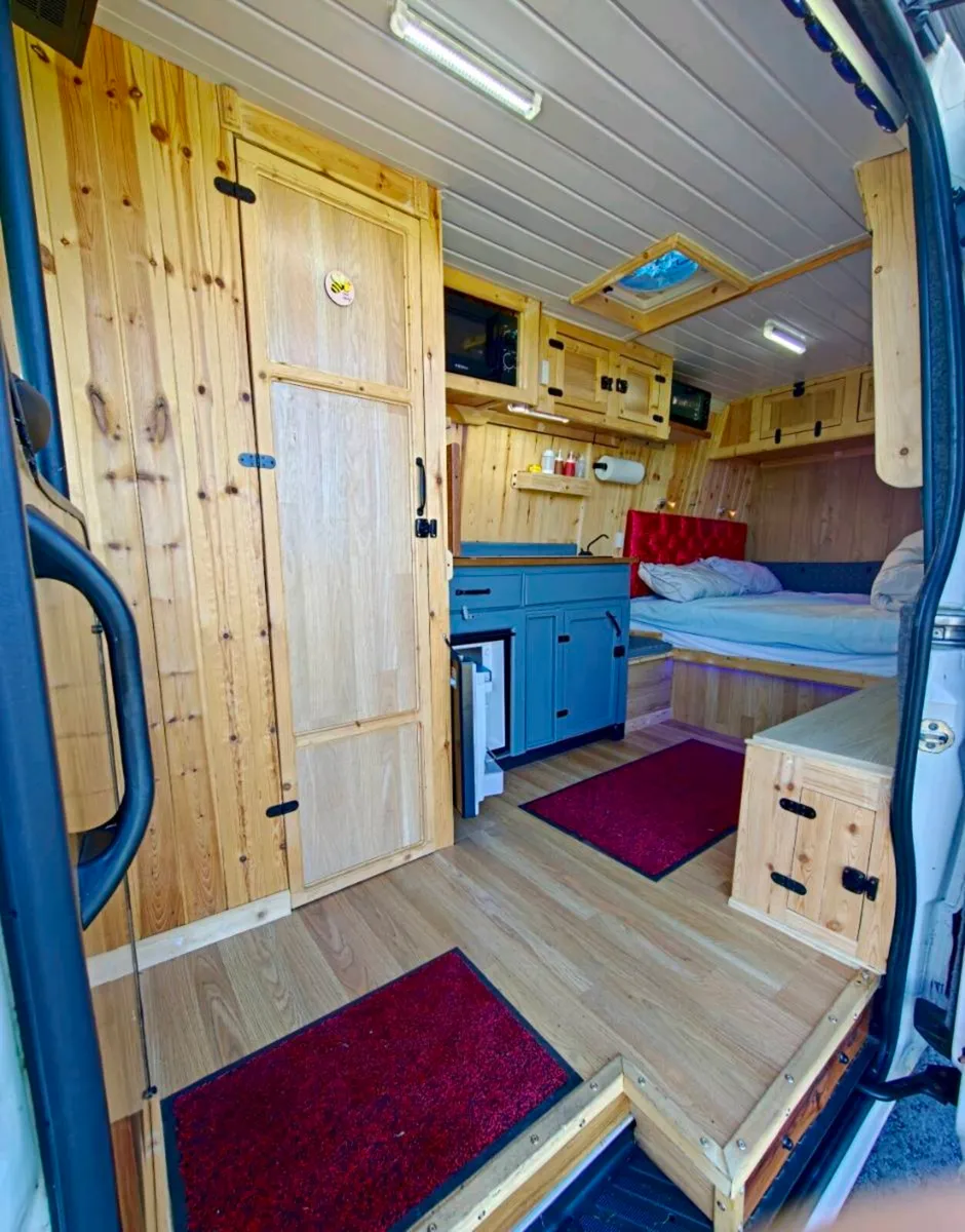 VW Crafter, fixed bed, Off grid, 2 birth - Image 4