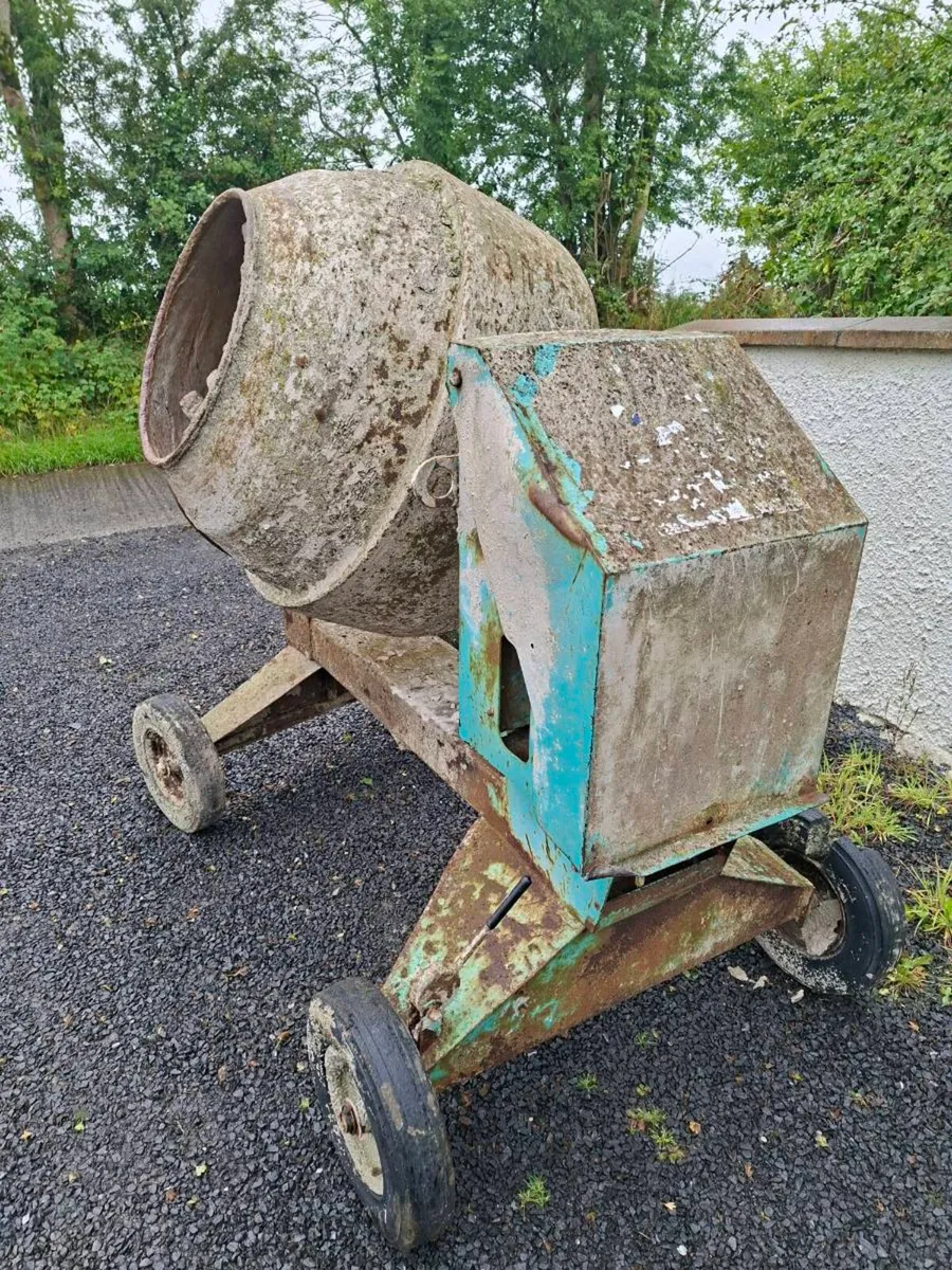 Cement mixer - Image 1
