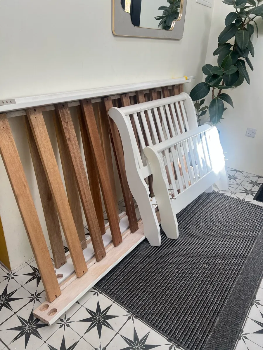 Two single Bedframes without matresses - Image 1