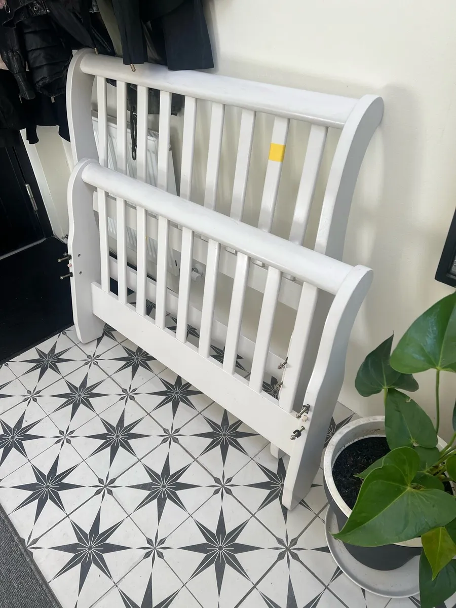 Two single Bedframes without matresses - Image 2