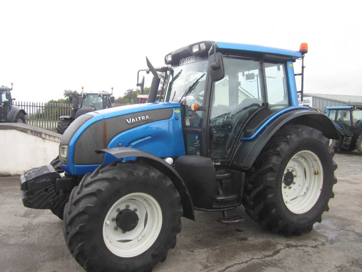 VALTRA N101..3000..HRS LIKE NEW. - Image 2