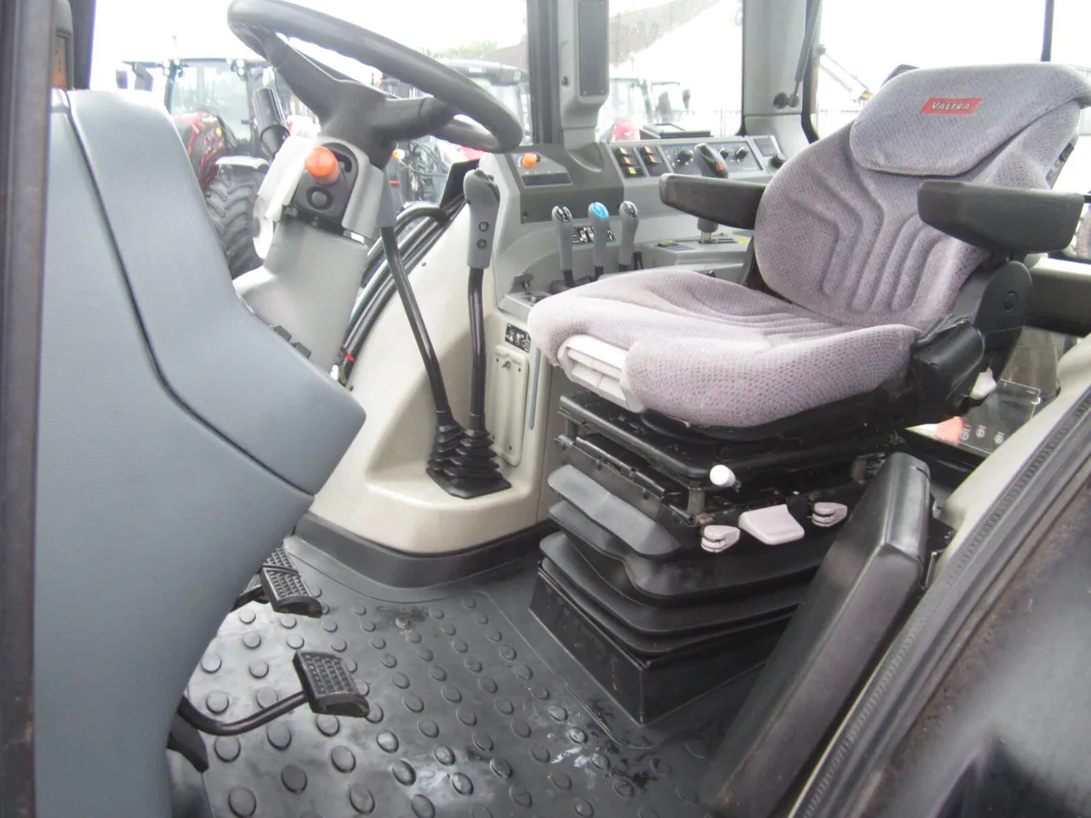VALTRA N101..3000..HRS LIKE NEW. - Image 4