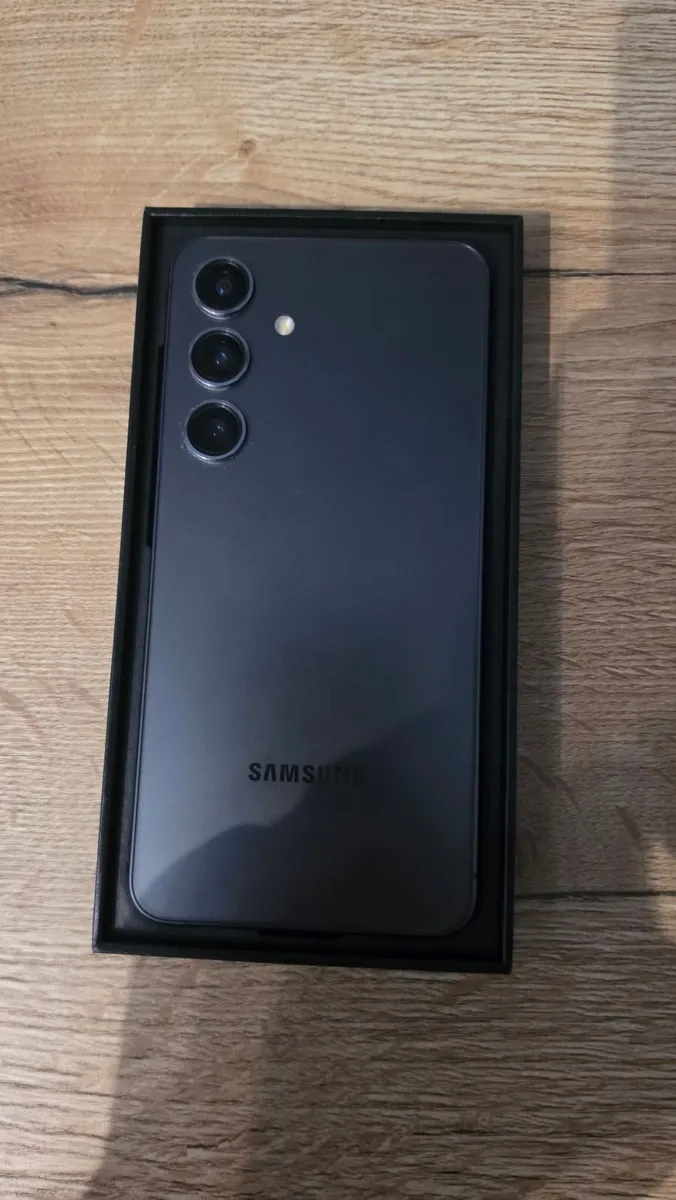 Samsung Galaxy S24 – Onyx Black – 128GB – Sim Free - Image 4