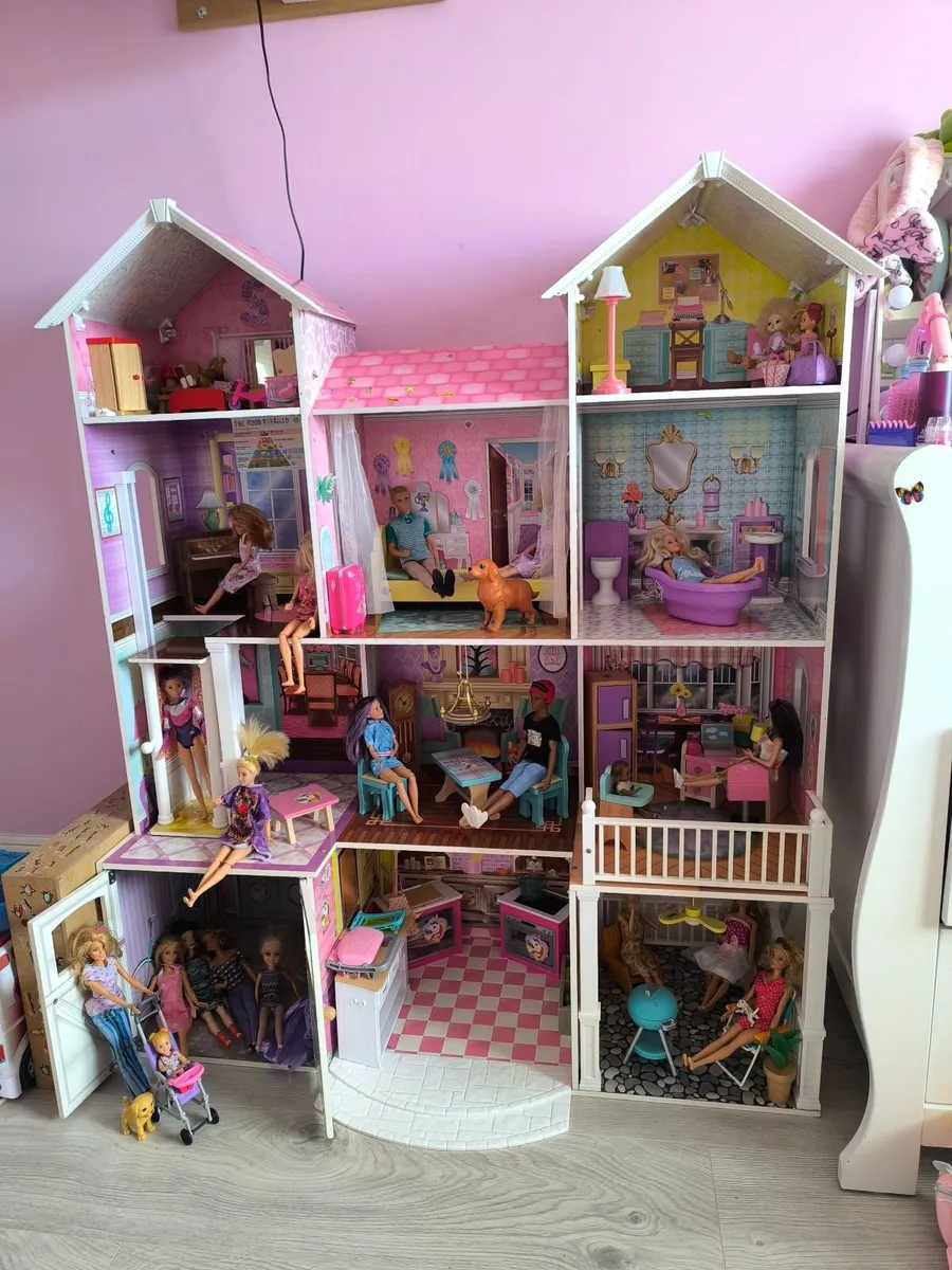 Wooden Dolls house - Image 1
