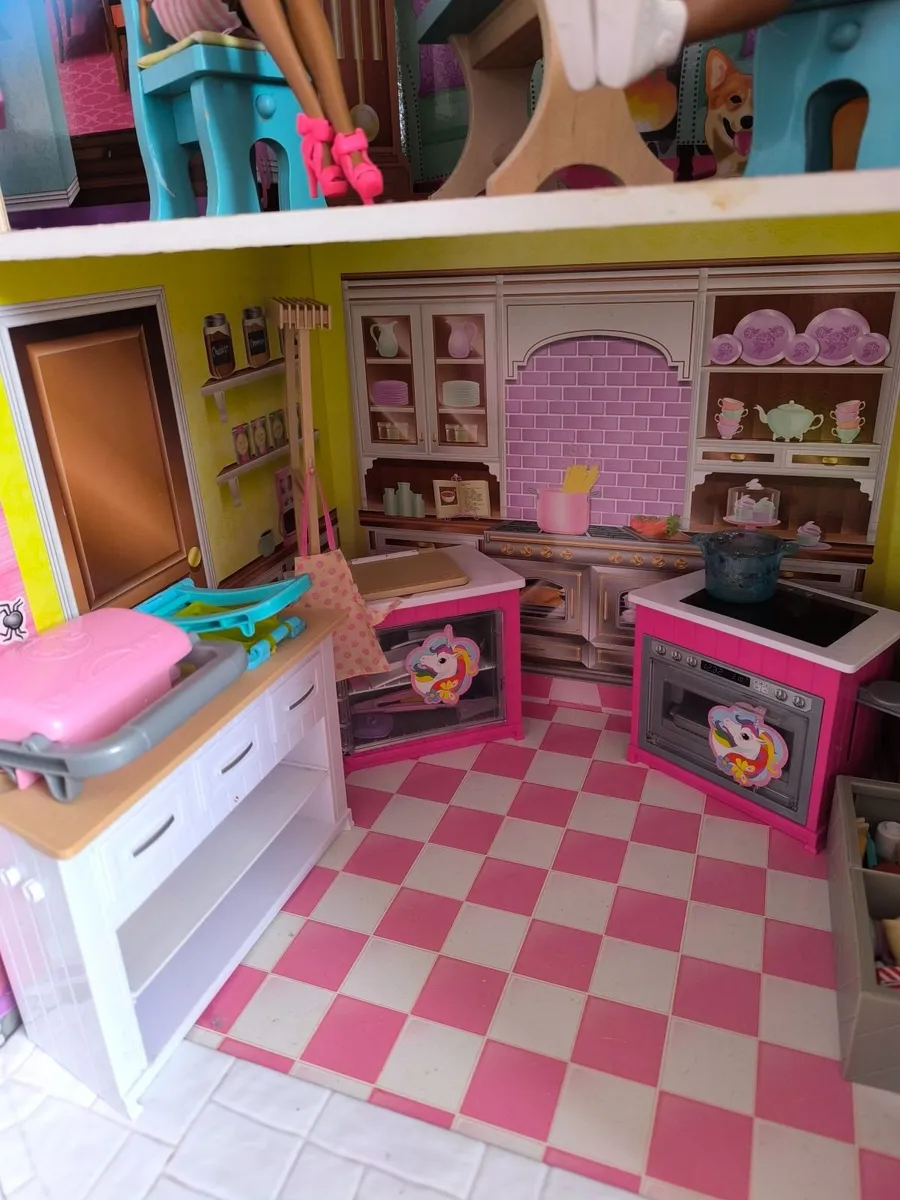 Wooden Dolls house - Image 4