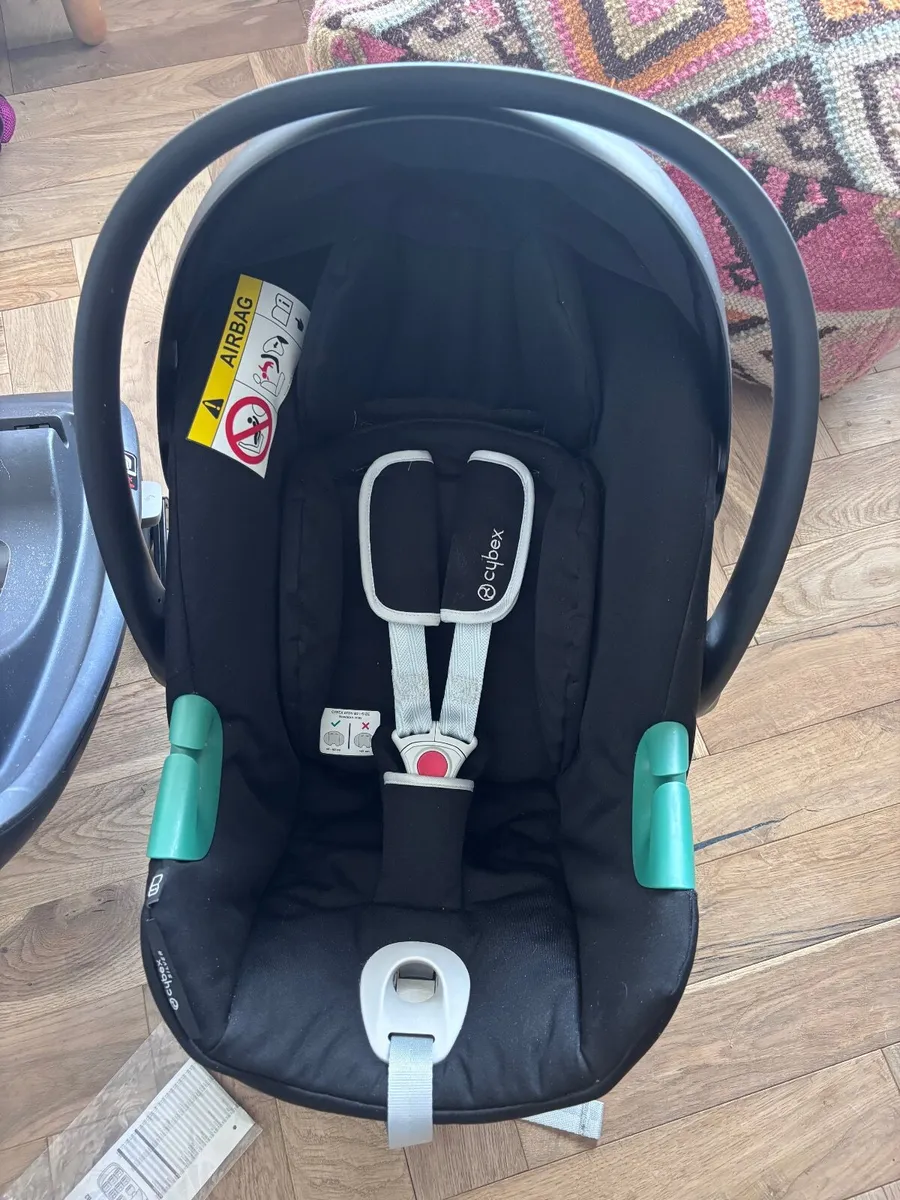 Cybex Car Seat  + Iso Fix Included. - Image 4