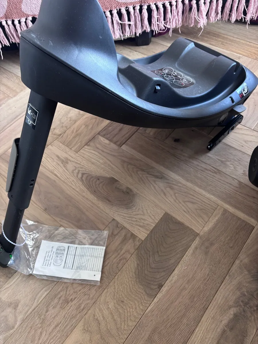 Cybex Car Seat  + Iso Fix Included. - Image 3