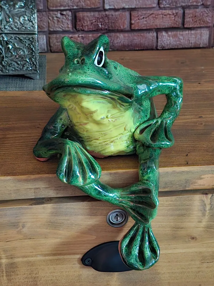 Big ceramic decorative frog (Brand New) - Image 3