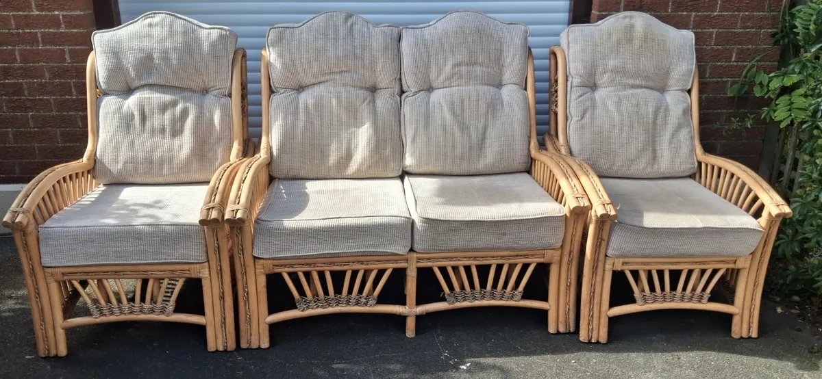 3 piece cane conservatory suite with 8 cushions