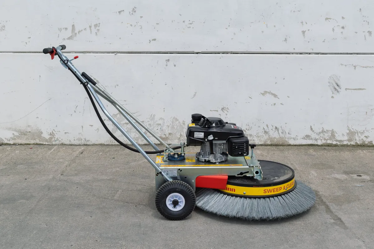 Westermann WR870 Honda-Powered Petrol Rotary Brush - Image 4