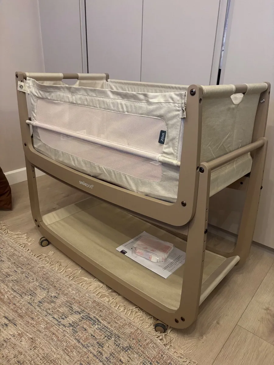 Snuzpod 5 Co-sleeper - Image 1