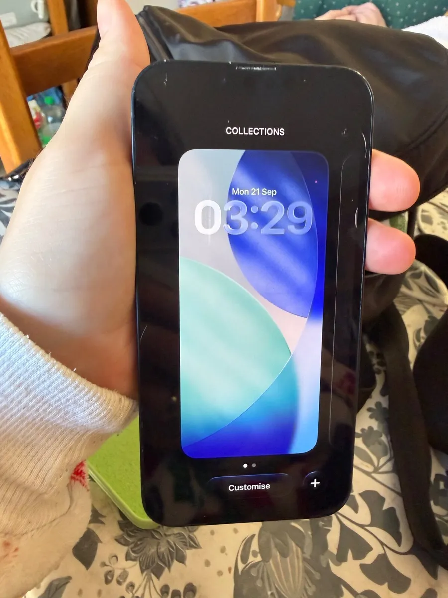 iPhone 13 - Image 4