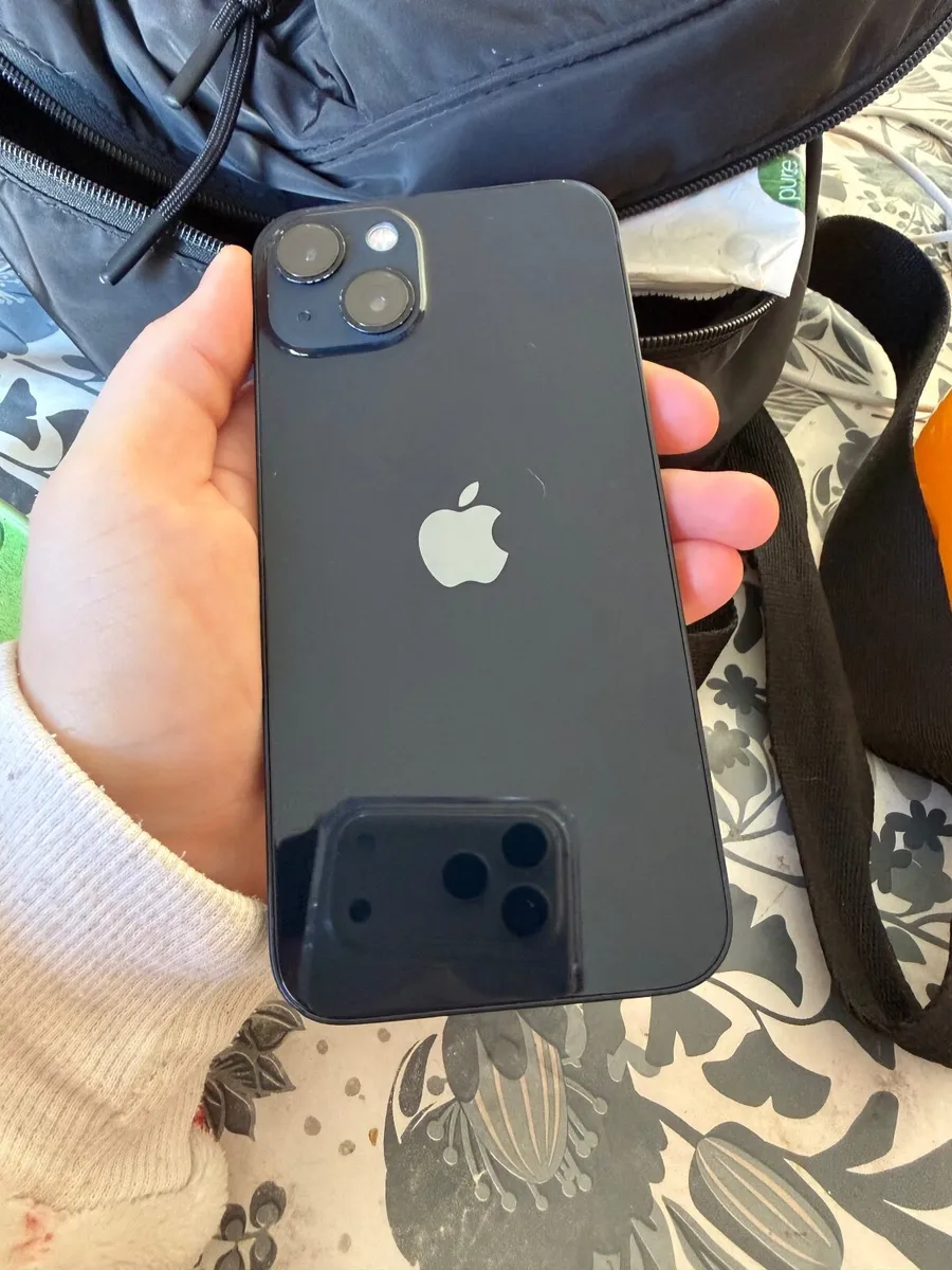 iPhone 13 - Image 4