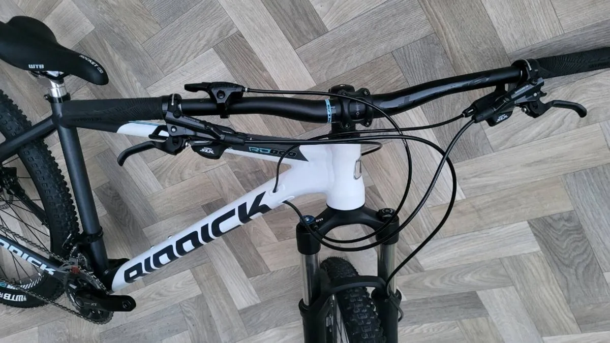 BRAND NEW MTB, SUPER LIGHTWEIGHT - Image 4