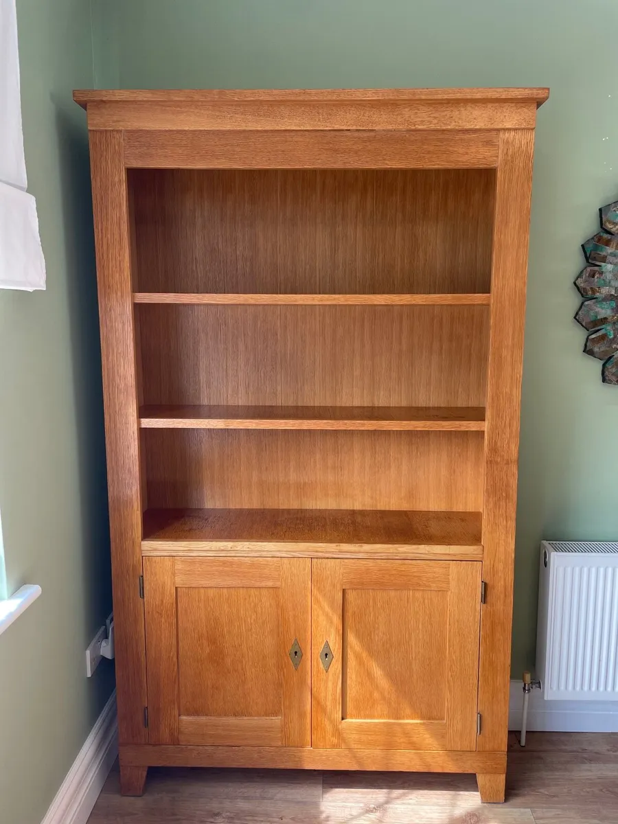 Dresser - Image 1