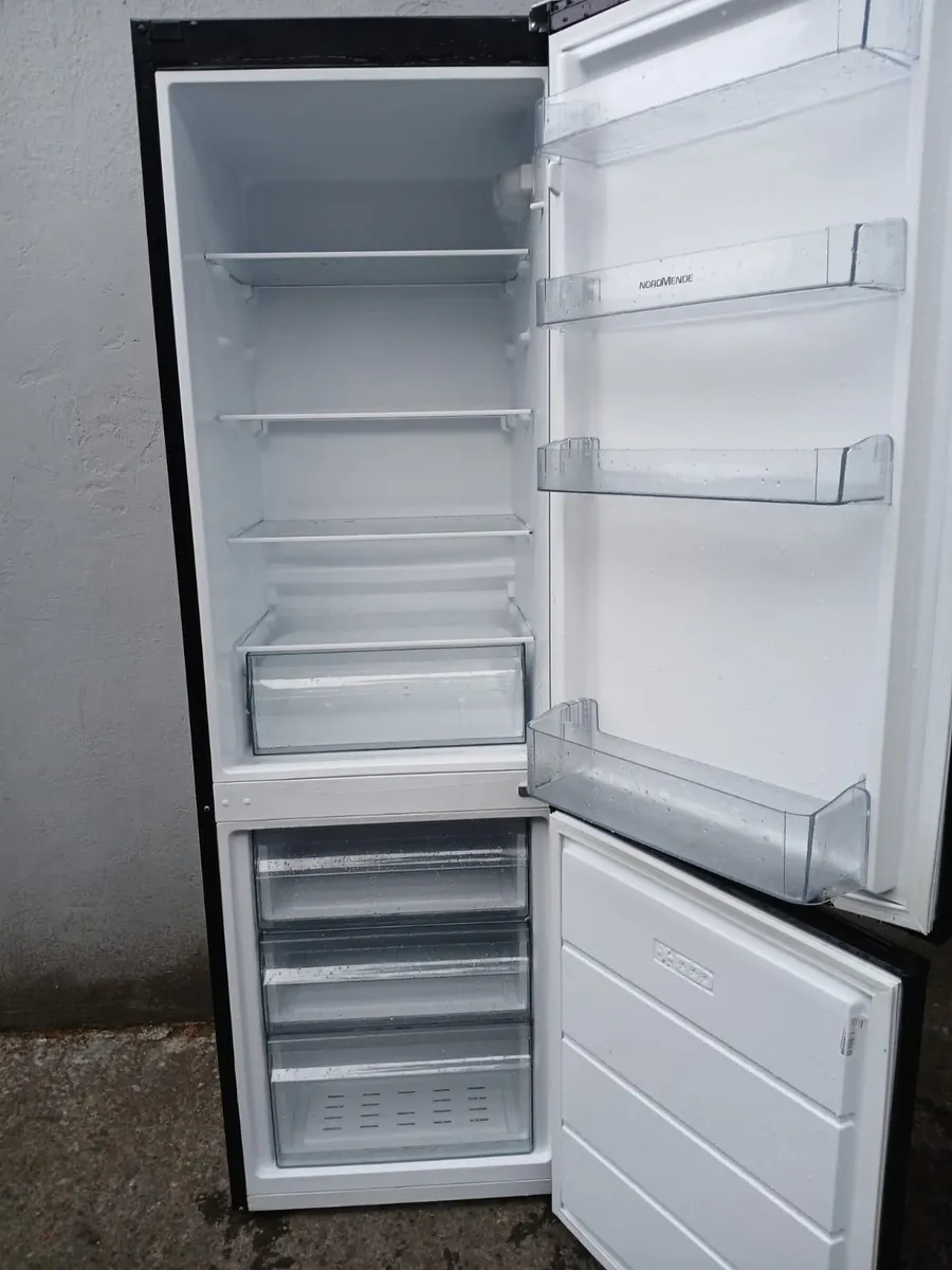 4 FRIDGE AND FREEZER - Image 4