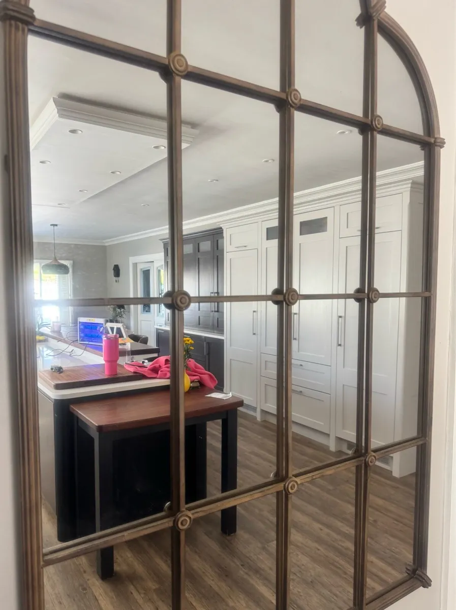 Large mirror statement piece - Image 1