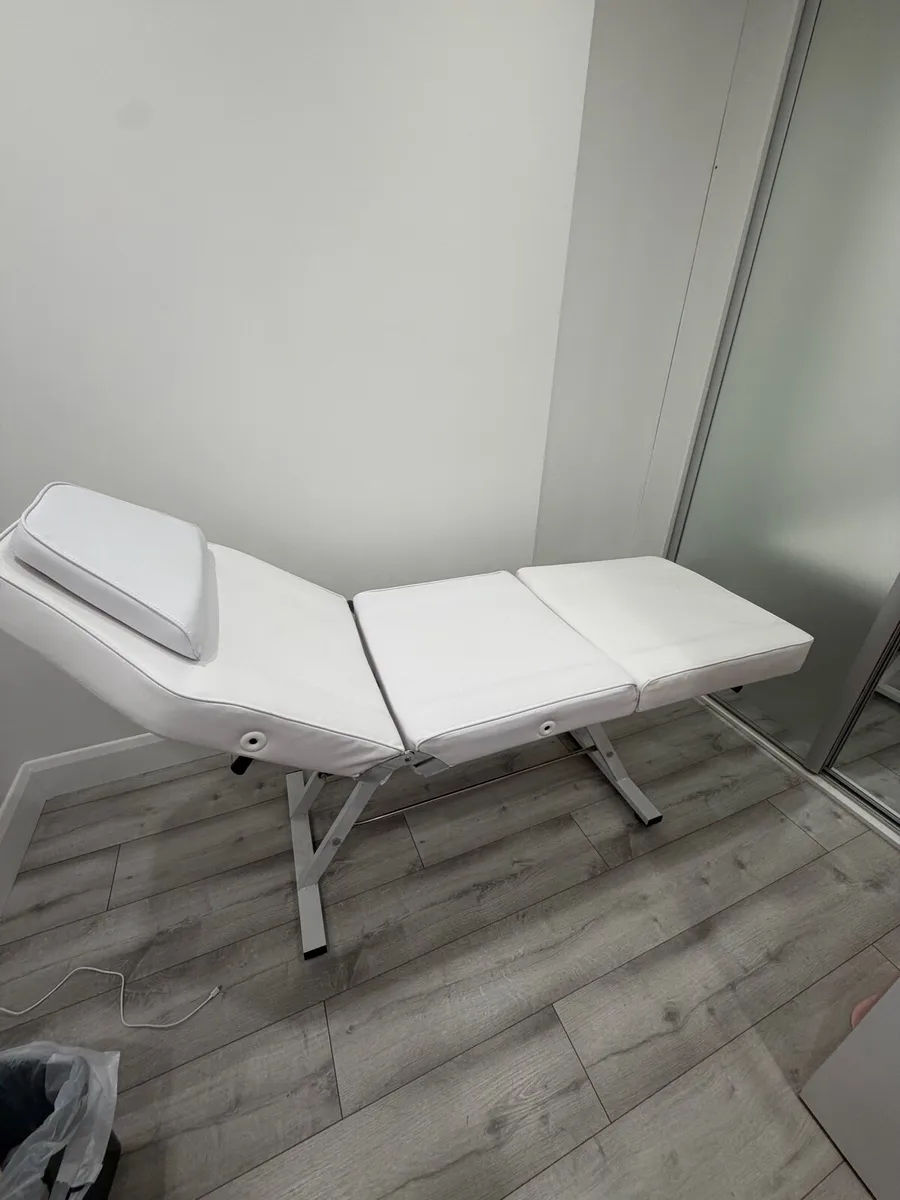 Massage table - Image 2