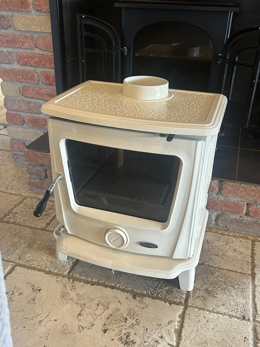 Solid fuel stove - Image 1
