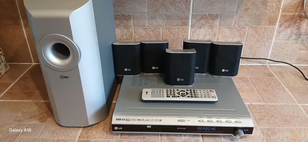 LG DVD PLAYER AND SURROUND SOUND SPEAKERS