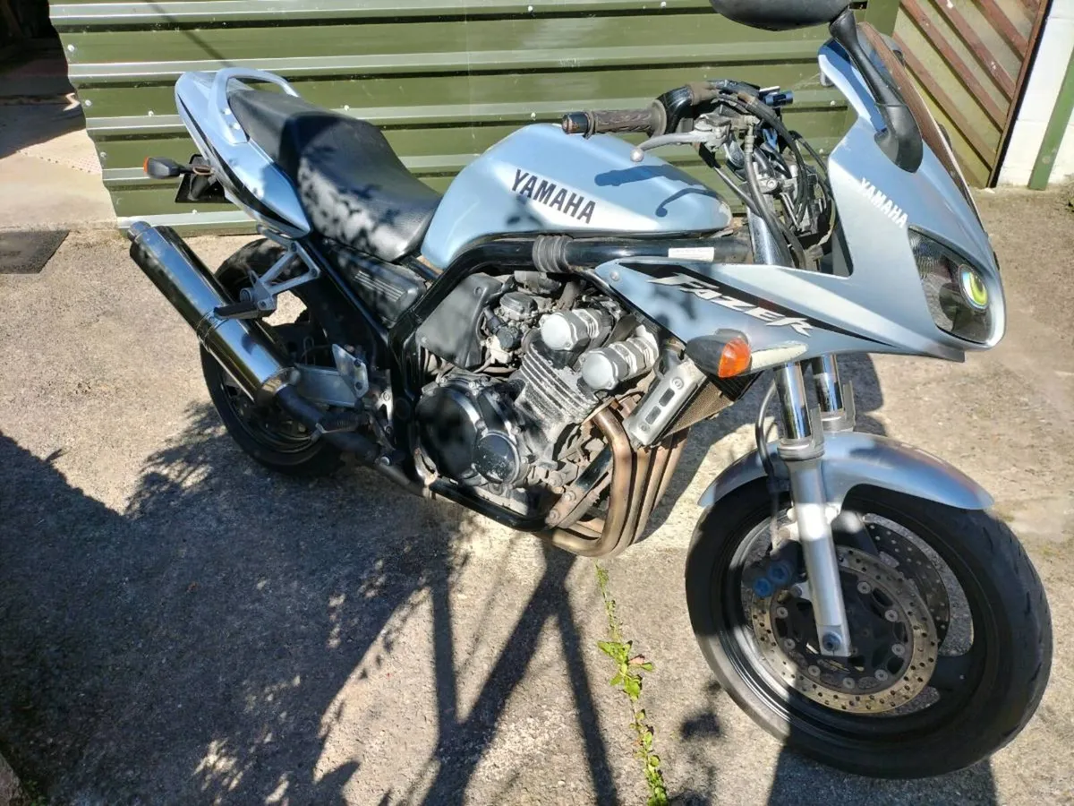 Yamaha FZS600 - Image 1