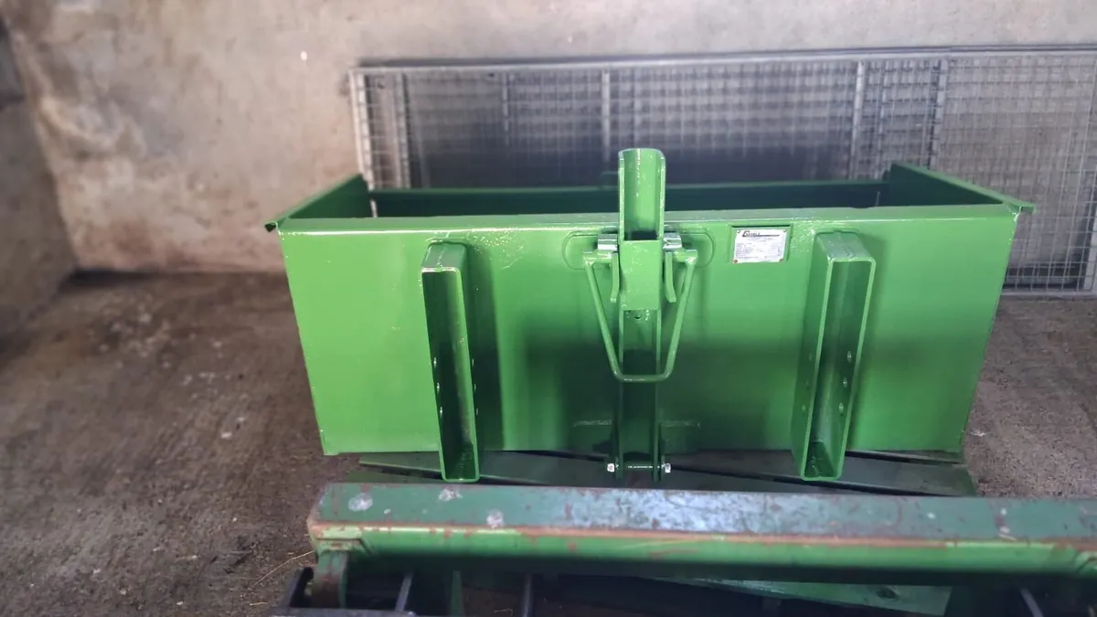 Cashels  5 Foot Hevy Duty transport box - Image 4