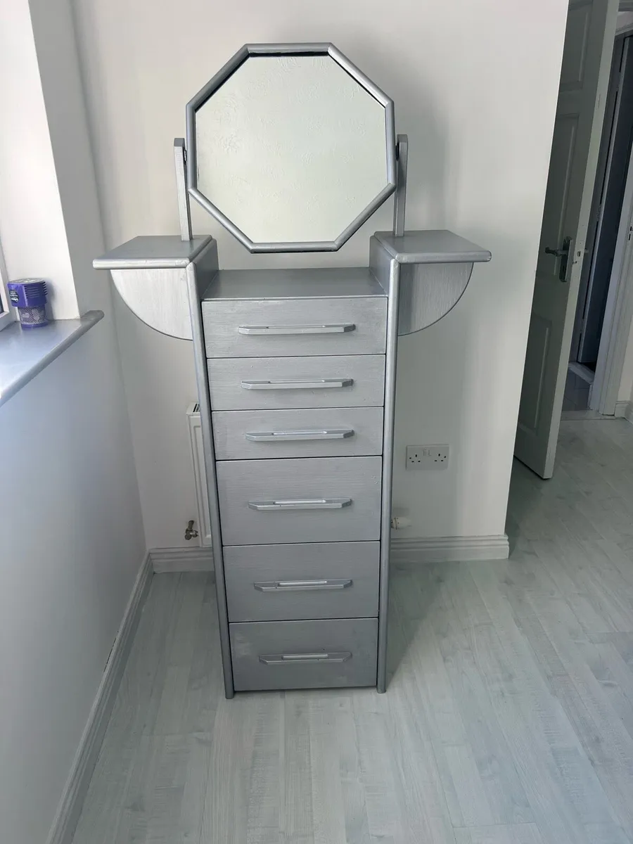Chest of Drawers with mirrow - Image 1