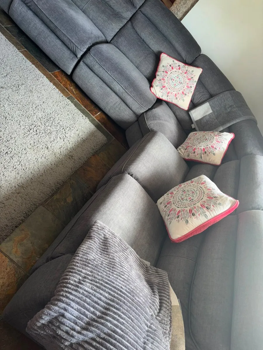 Grey corner sofa - Image 3