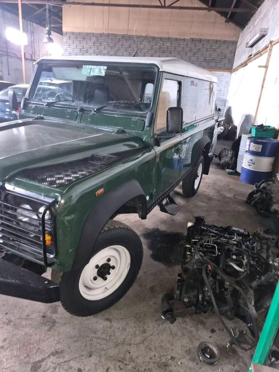 Land rover defender 110 - Image 2