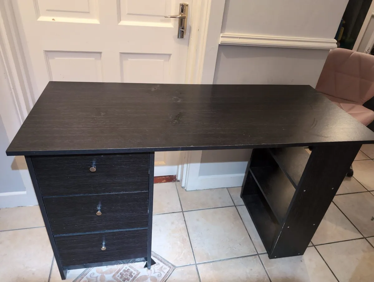 Nail table
