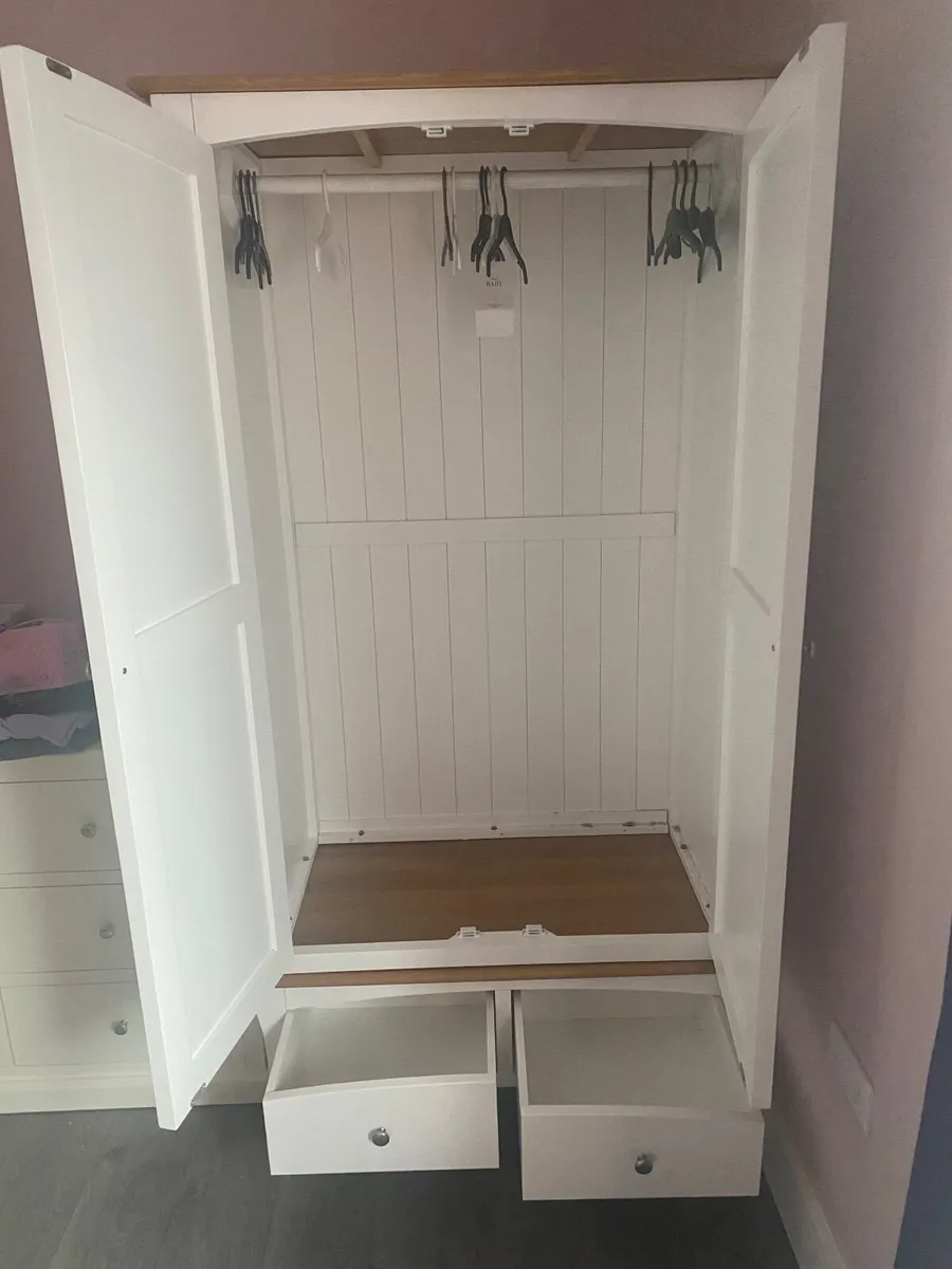 Wardrobe - Image 4