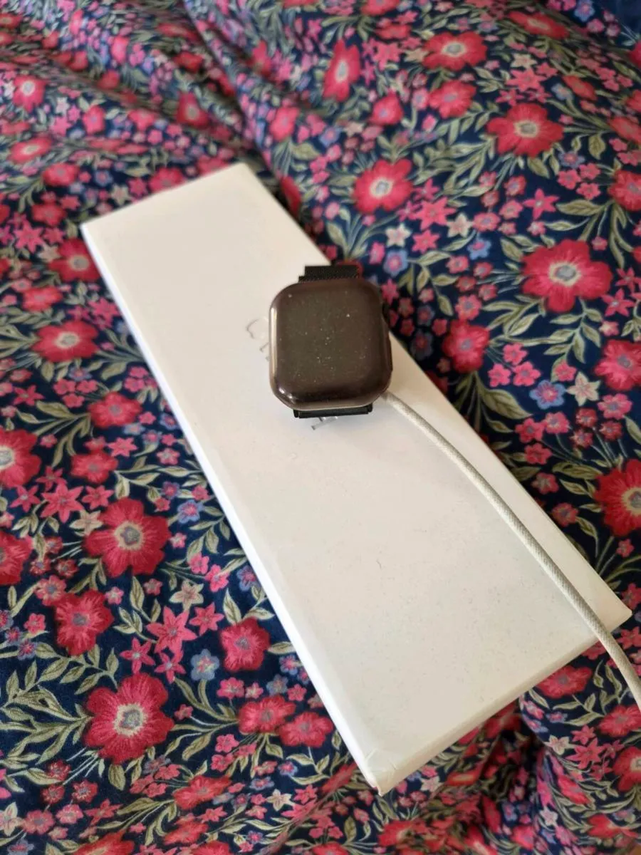 Apple Watch Series 10 42mm Cellular - Image 2