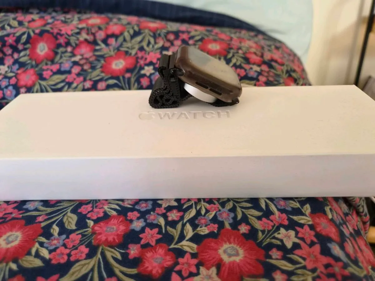 Apple Watch Series 10 42mm Cellular - Image 3