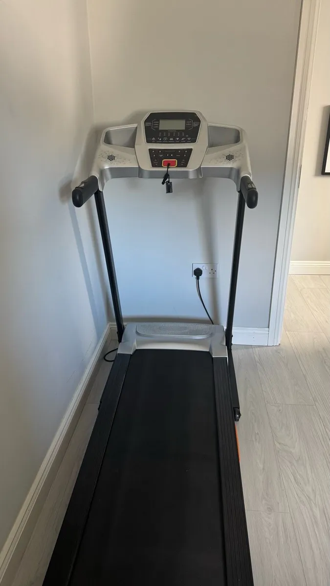 GT-PRO 4000 Folding Treadmill with Incline - Image 2