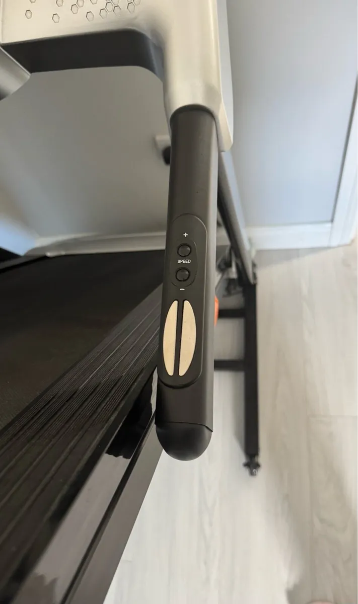 GT-PRO 4000 Folding Treadmill with Incline - Image 4