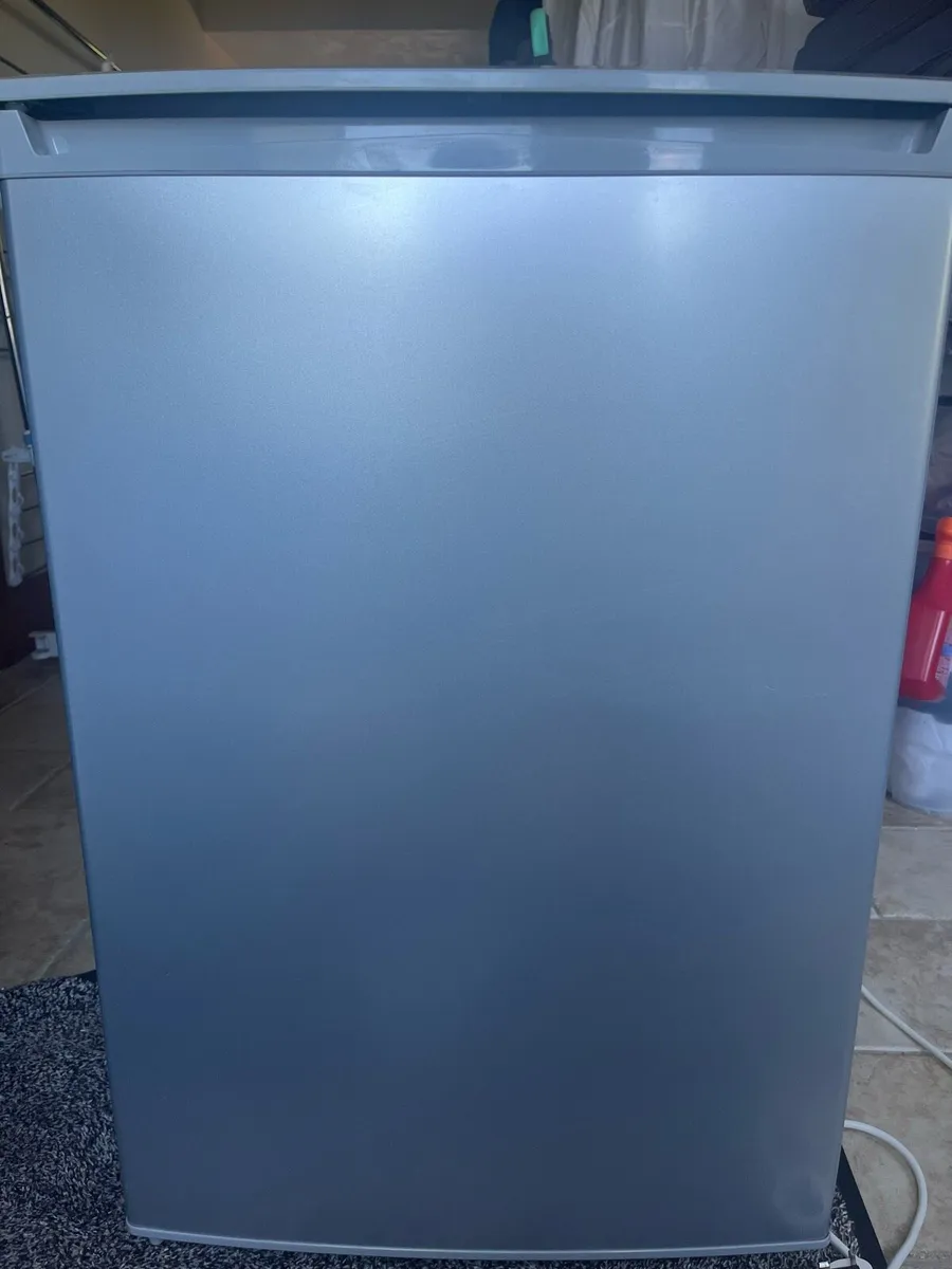 Freezer - undercounter silver freezer - Image 3