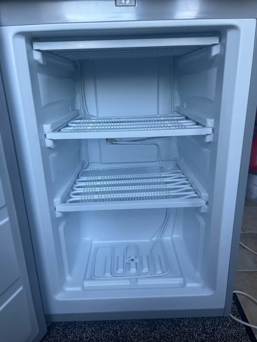 Freezer - undercounter silver freezer - Image 4