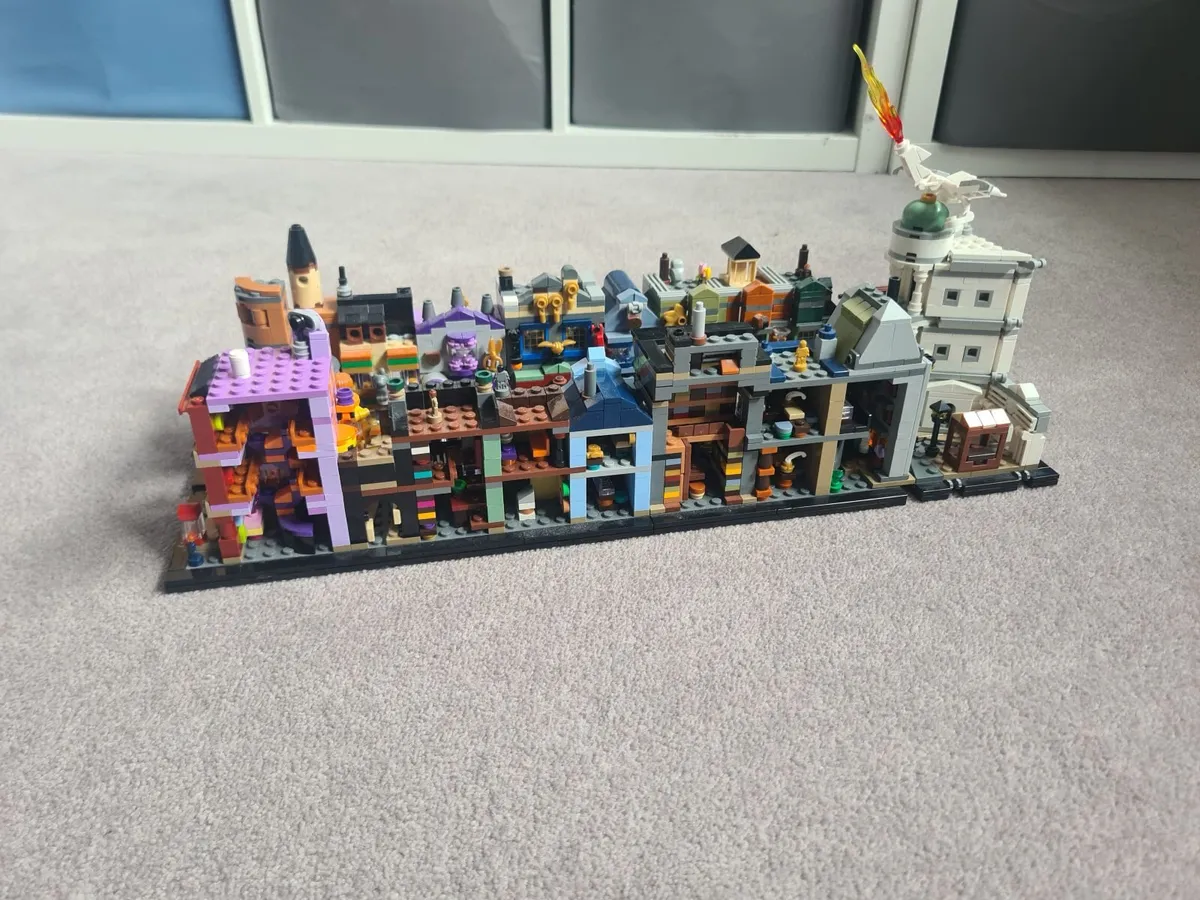 Lego - Harry Potter Diagon Alley - Image 1