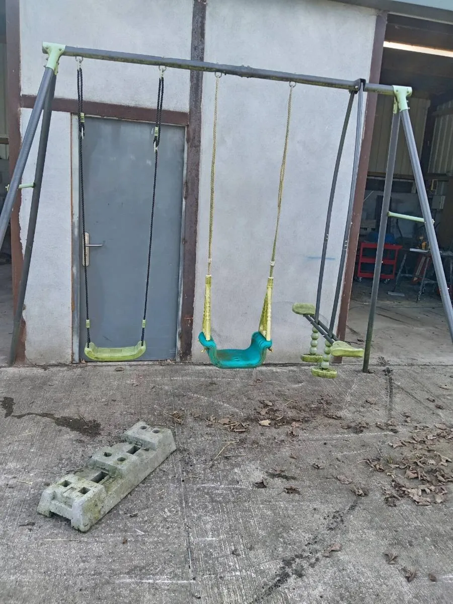 Kids swing set