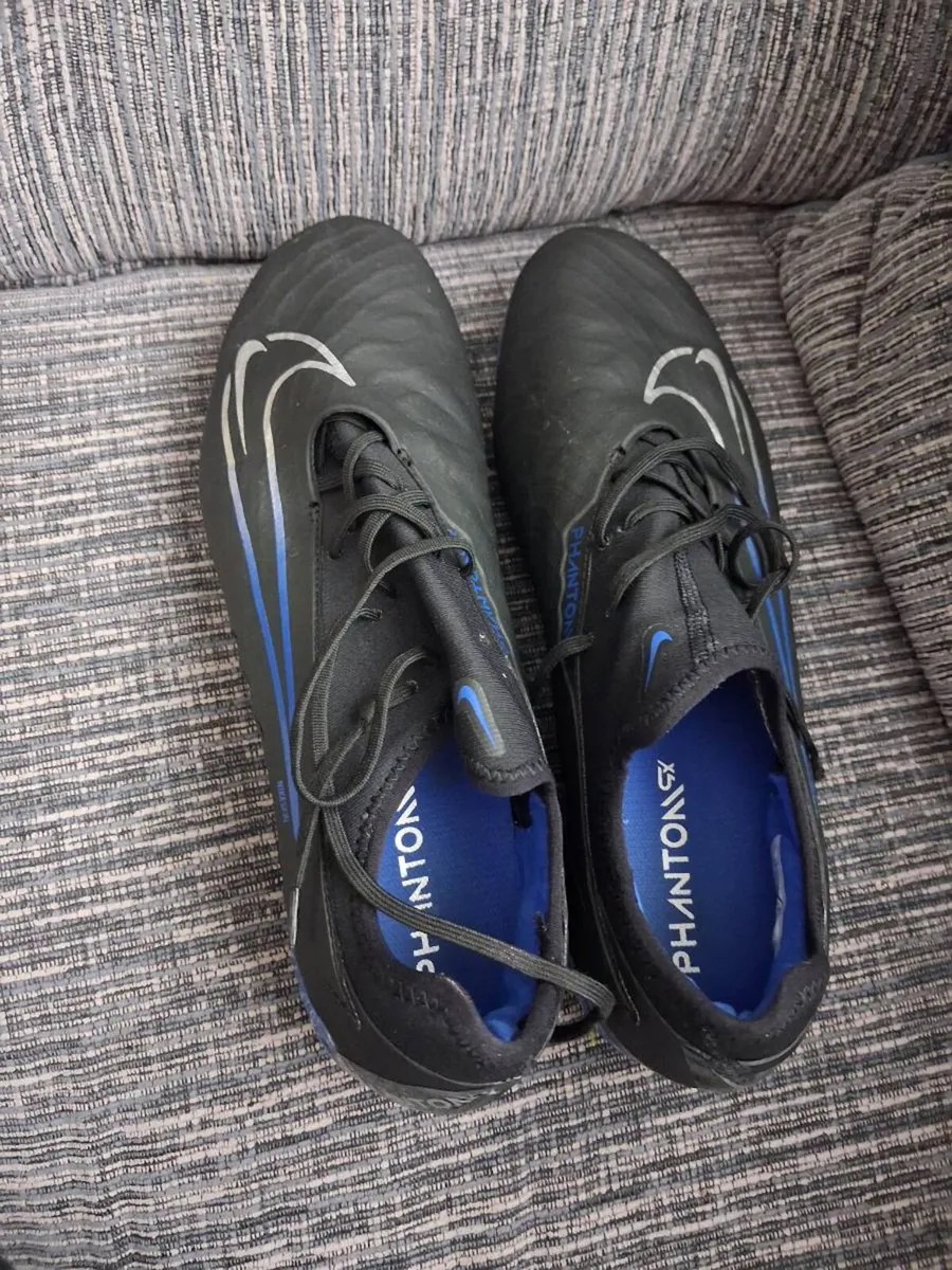 Football boots - Image 1