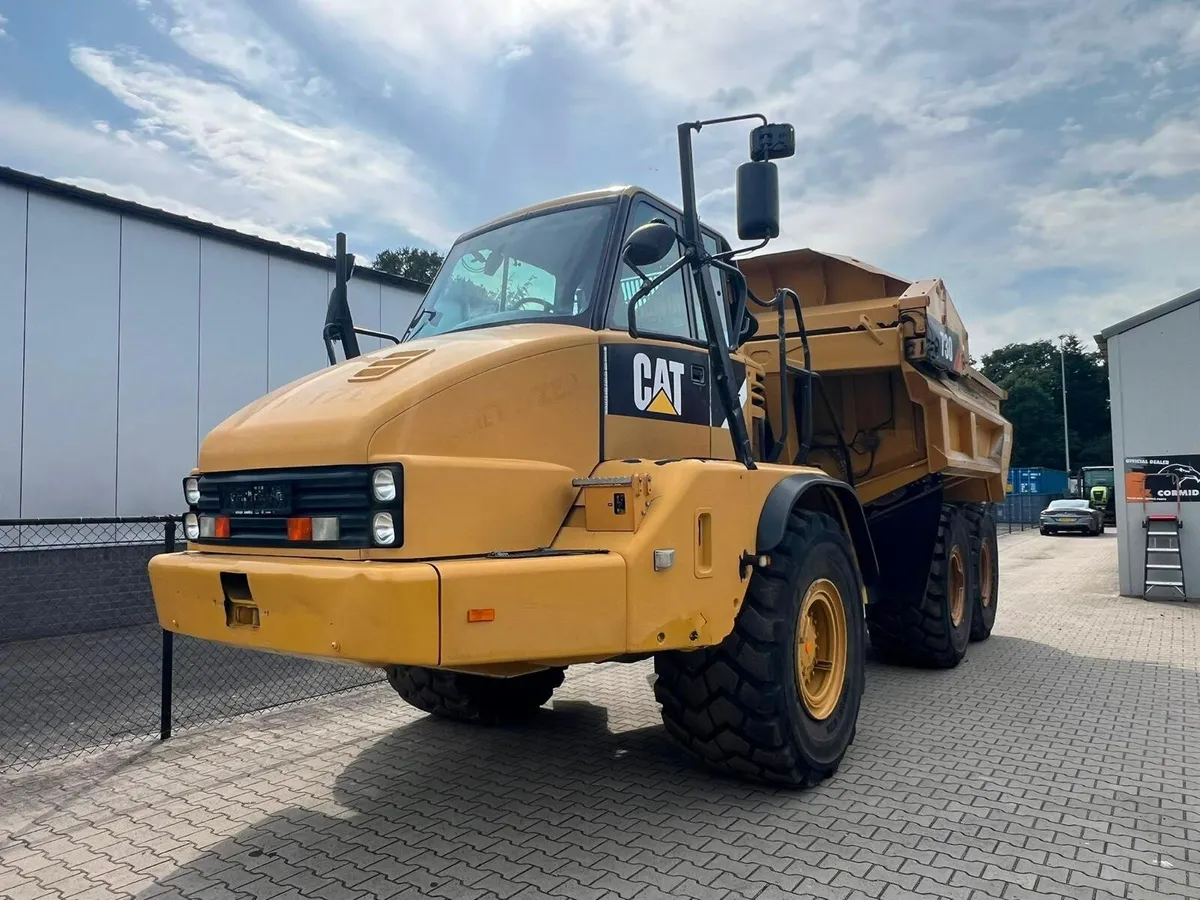 Caterpillar 730 EJ 2012 (10700 hrs) - Image 2