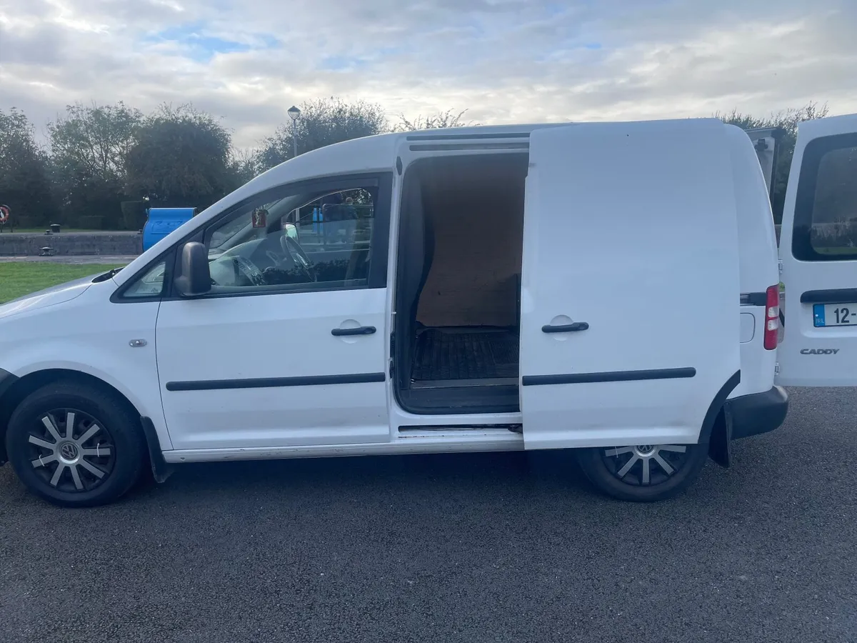 Volkswagen Caddy 2012 - Image 2