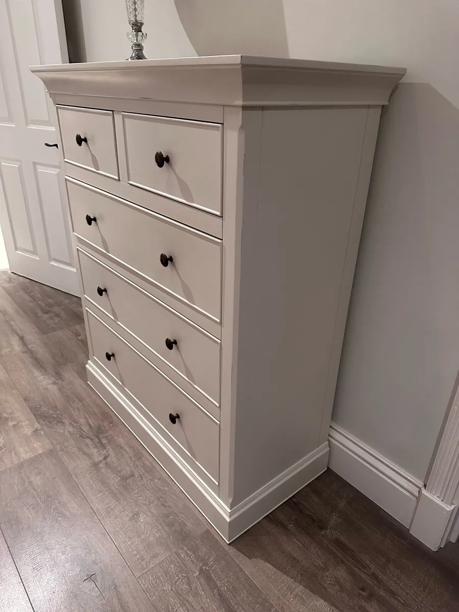 Willis & Gambier Chest of Drawers - Image 2