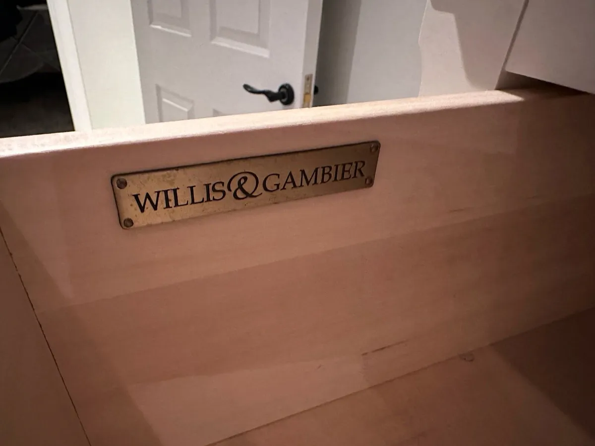 Willis & Gambier Chest of Drawers - Image 3