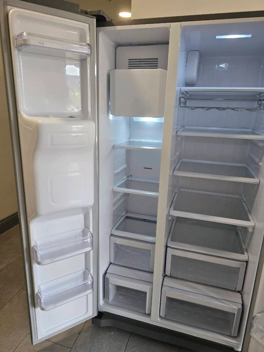Samsung American Fridge Freezer - Image 4