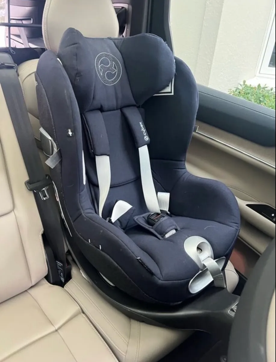 Cybex Sirona car seat & base - Image 1