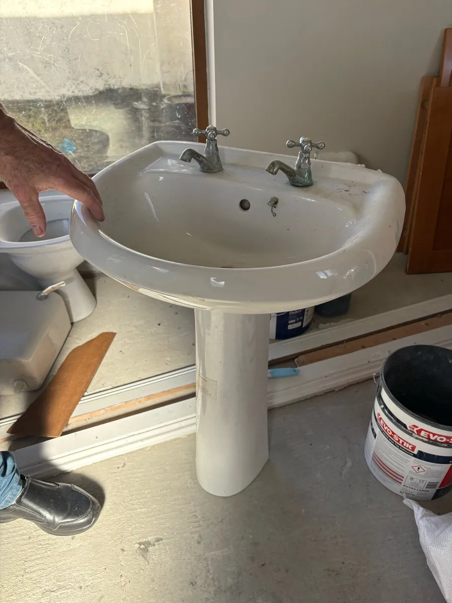 Wash basin, pedestal and taps