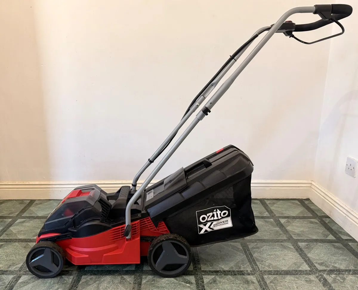 Ozito 36V PXCLMK-218U Cordless Lawn Mower Kit - Image 1