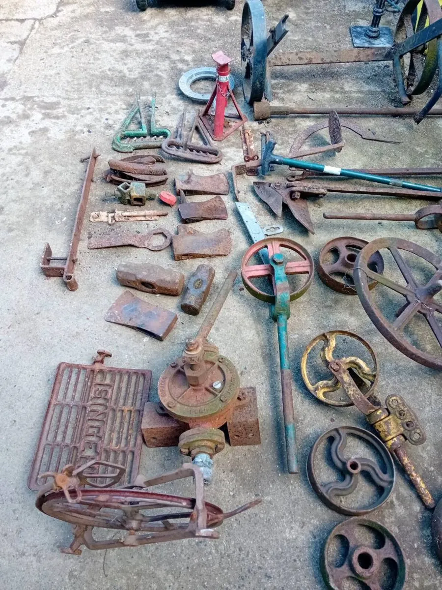 ANTIQUE AND COLLECTABLES - Image 1