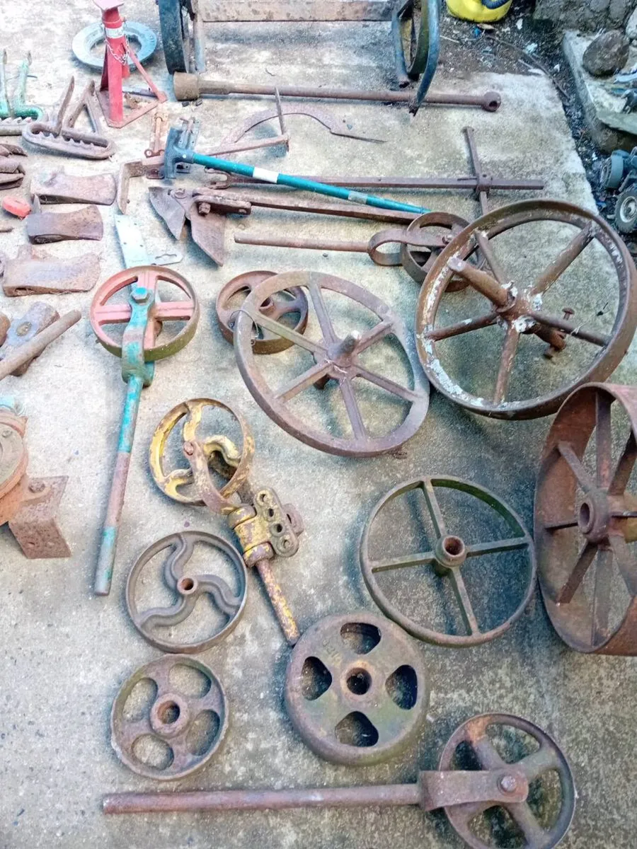 ANTIQUE AND COLLECTABLES - Image 2